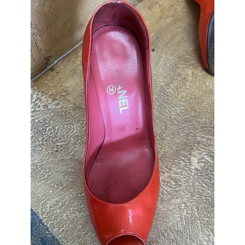 CHANEL vintage pumps